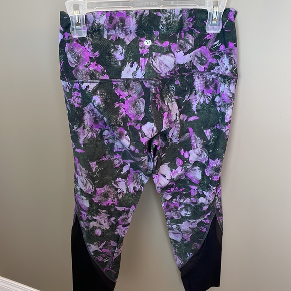Lululemon Wunder Under Scallop - floral Sz 8 - Picture 2 of 3